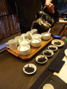 Degustace černých taiwanských čajů.